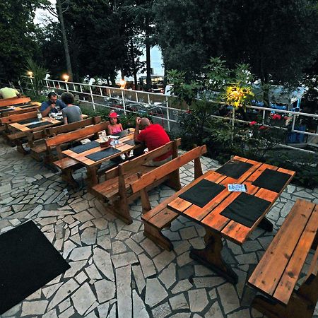 Dck Rooms Кострена Екстериор снимка